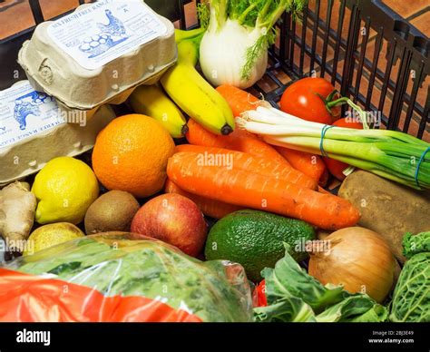 Fruit and veg box hi-res stock photography and images - Alamy