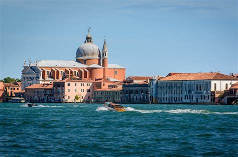 Where to Stay in Venice: 8 Best Neighborhoods – Touropia Travel