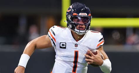 Bears' Justin Fields Says Shoulder Injury Is Separation, Partially Torn ...