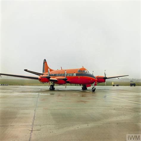 A De Havilland Heron of the Queen's Flight at RAF Benson, Oxfordshire. | Royal air force ...