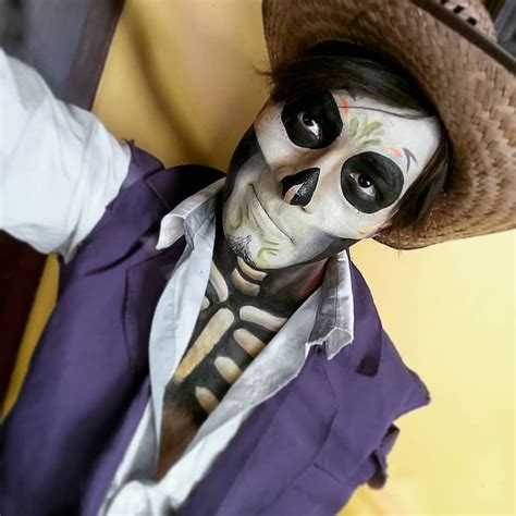 Resultado De Imagem Para Hector Coco Gif Family Halloween Costumes, Coco Costume, Halloween ...