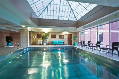 Swimming Pool - Picture of Hampton Inn and Suites Columbus Downtown ...