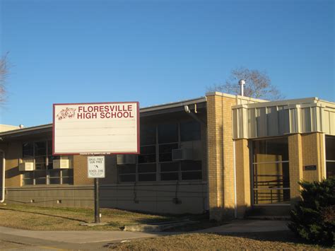 File:Floresville, TX, High School IMG 2714.JPG - Wikimedia Commons