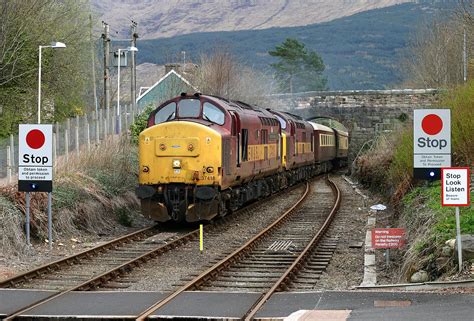 37418 & 37421 Taynuilt 11 April 2004