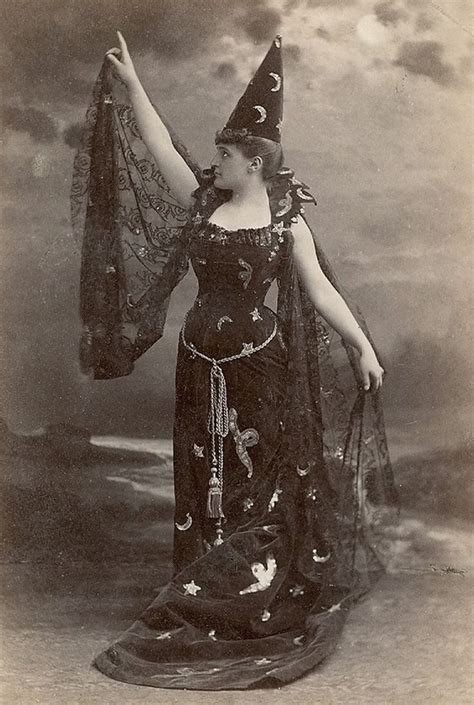 Victorian Era witch | Vintage halloween costume, Victorian halloween, Vintage halloween photos