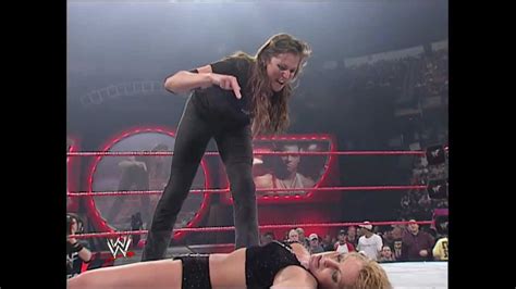 Stephanie McMahon vs. Trish Stratus - No Way Out 2001 - YouTube