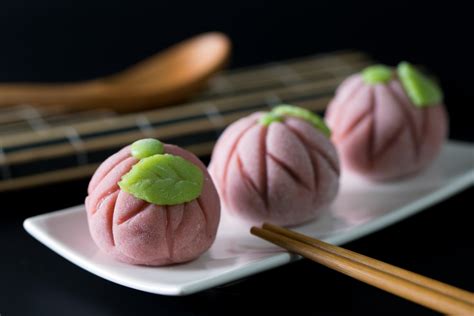 10 Types of Traditional Wagashi Sweets to Try in Japan – skyticket Travel Guide