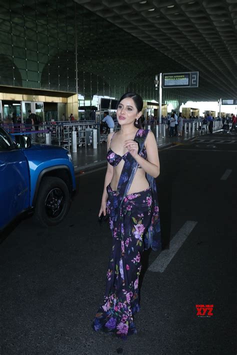 Actress Urfi Javed Spotted At Airport Departure - Gallery - Social News XYZ