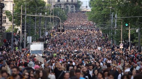 Tens Of Thousands In Serbia Again Protest Government Response To ...