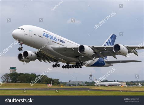 11,513 Aircraft Airbus A380 Images, Stock Photos & Vectors | Shutterstock