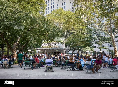 original Shake shack restaurant in Madison Square Park Stock Photo - Alamy