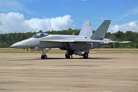 Blue Angels recebe o primeiro F / A-18E Super Hornet com modificações ...