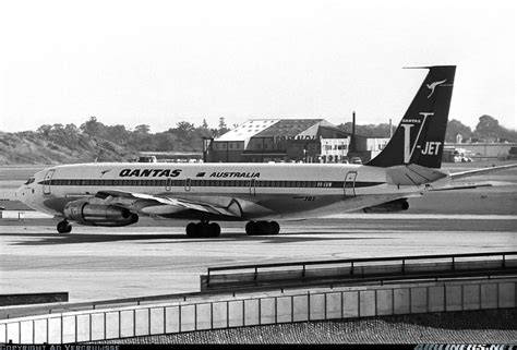 Boeing 707-338C - Qantas | Aviation Photo #2513373 | Airliners.net