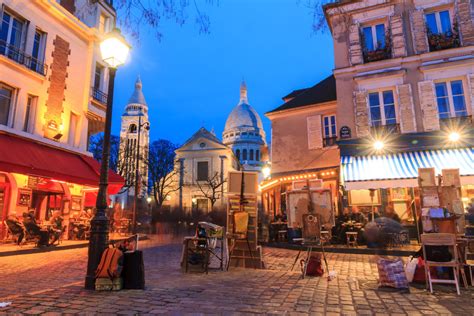 Place du Tertre à Montmartre : découvrir la place des artistes peintres ...