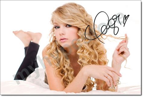 World Of Autograph: Taylor Swift