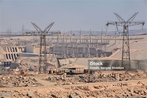 Bendungan Aswan Di Sungai Nil Mesir Afrika Foto Stok - Unduh Gambar Sekarang - Gardu listrik ...