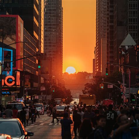 "Manhattanhenge", el sol se alinea con los rascacielos de NY