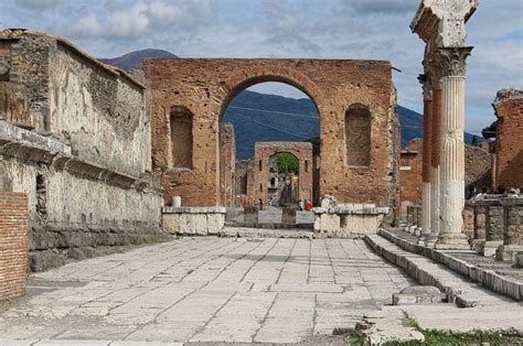 Pompeii 2 Hour with Private Transportation + Archaeologist - Naples ...