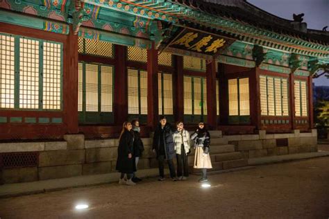 Seoul: Palace, Temple and Market Guided Foodie Tour at Night | GetYourGuide