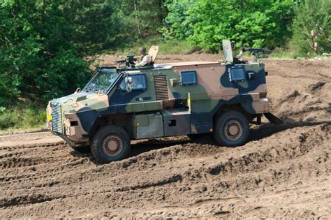 Pin by Fop van den Berg on Voertuigen Landmacht | Military vehicles ...