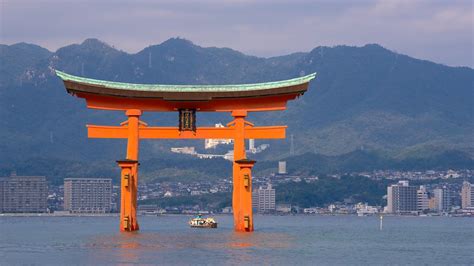 Itsukushima Shrine in Hatsukaichi, | Expedia