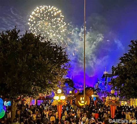 Halloween Fireworks Are BACK In Disneyland! - AllEars.Net