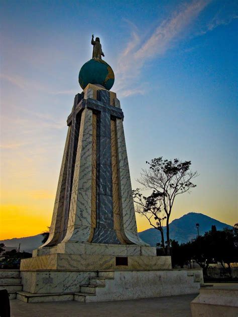 Monumento Al Divino Salvador Del Mundo Monument Vacation Statue Of ...