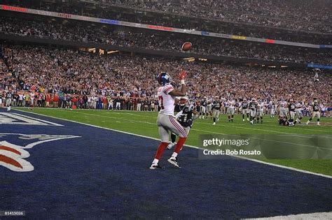 Super Bowl XLII, New York Giants Plaxico Burress in action, making ...