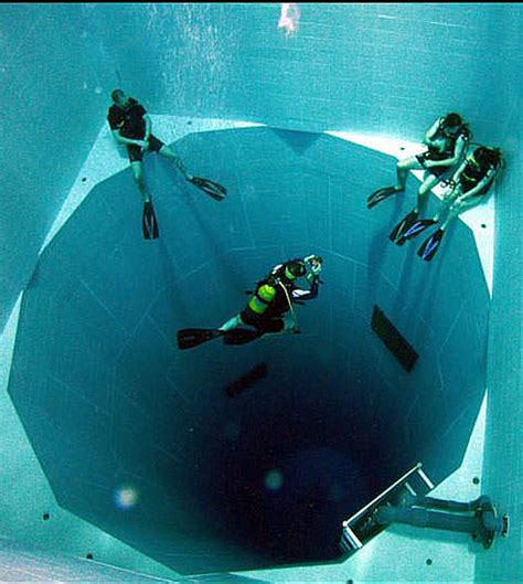 Nemo 33 in Brussels, Belgium - worlds deepest swimming pool, 34.5m/113 ft deep : r/thalassophobia