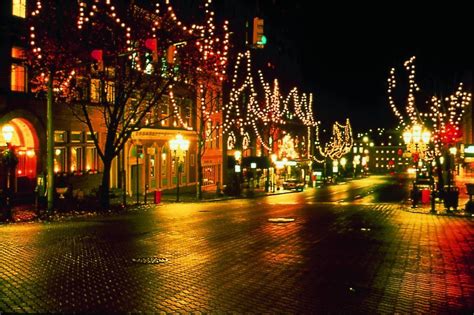 Main Street, Bethlehem, PA decorated for Christmas | Bethlehem christmas, Holidays and events ...