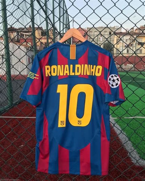 Barcelona retro ronaldinho jersey - Gem