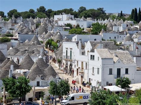 Alberobello - Day trip from Bari to Trulli houses (Italy)