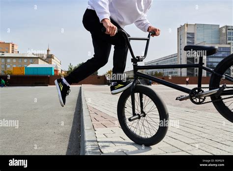 BMX Bike Stunt Stock Photo - Alamy