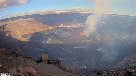 Kilauea volcano eruption resumes on Hawaii's Big Island, alert elevated ...