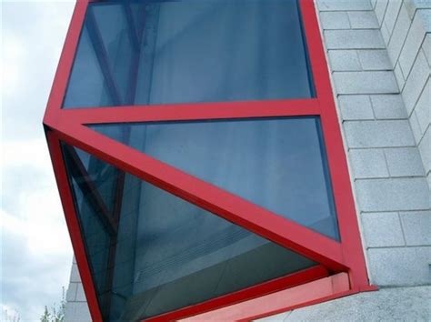 Triangular windows darken – window blinds or window films apply | Interior Design Ideas | AVSO.ORG