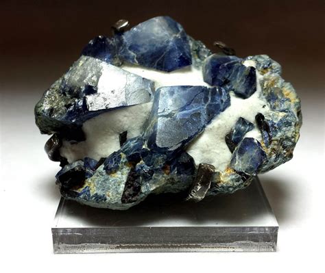 Benitoite Rough Specimen 2"x1.6" 153crts - Gold Crown Jewelry