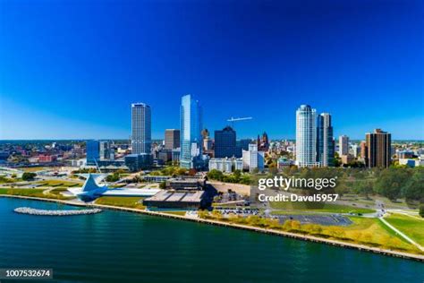 Milwaukee Skyline Aerial Photos and Premium High Res Pictures - Getty ...