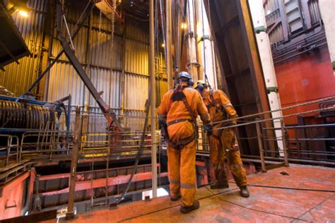 Roughnecks Working On An Oil Rig Stock Photo - Download Image Now - iStock