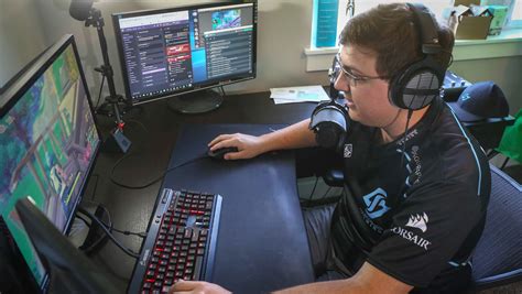 'Fortnite': How an Iowa gamer makes up to $500,000 a year