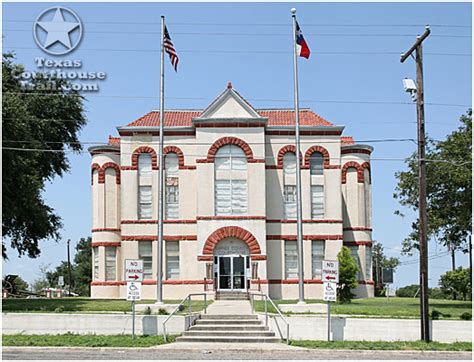 Karnes County Courthouse - Karnes City, Texas - Photograph Page 1