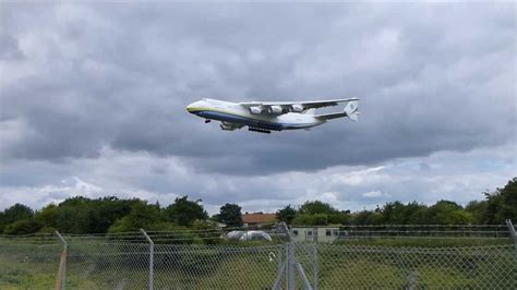 Antonov 225 Landing at Manchester Airport 24th June 2013 - YouTube