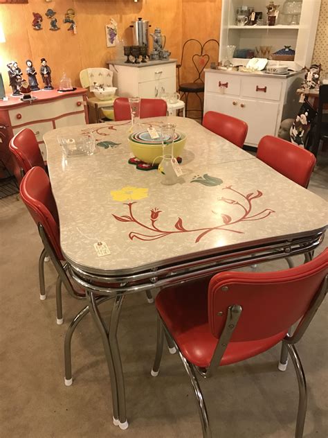 Beautiful vintage Formica table | Retro kitchen tables, Retro dining table, Retro kitchen