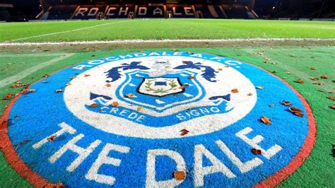 Rochdale football statue tribute to £250k legacy fan - BBC News