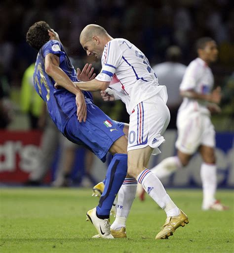 Soccer Freaks: zidane headbutt