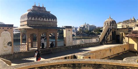 Bagore Ki Haveli Museum, Udaipur: Paintings, Puppets & Headscarves