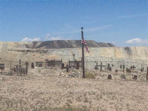 Clown Motel & Haunted Cemetery, Nevada | Nutty Hiker