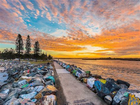 Port Macquarie Town Beach Breakwall | NSW Holidays & Accommodation ...