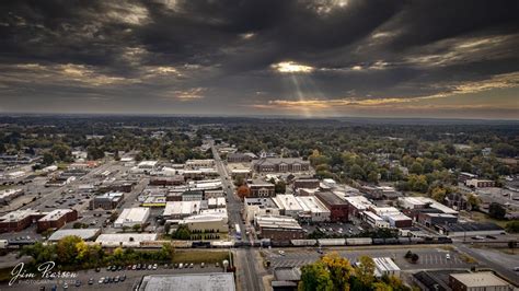 CSX M513 makes its way through downtown Madisonville, Kentucky just ...