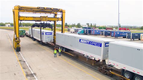 Trailer On Flatcar Intermodal Service | TOFC Transportation | Averitt