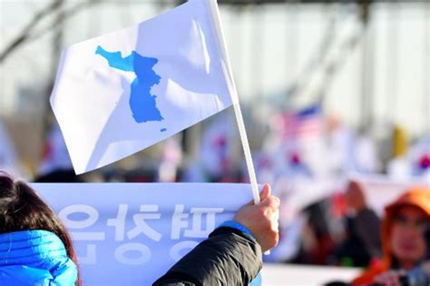 Japan protests unified Korea Olympic flag with disputed isles